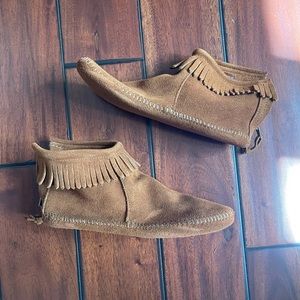 Minnetonka Moccasins, Brown, Size W’s US 9